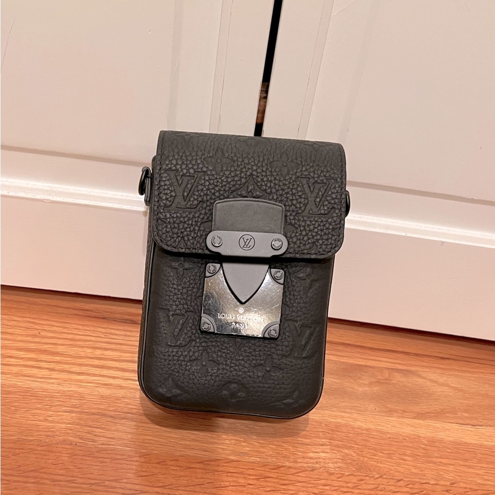 LV S-Lock Vertical Wearable Wallet